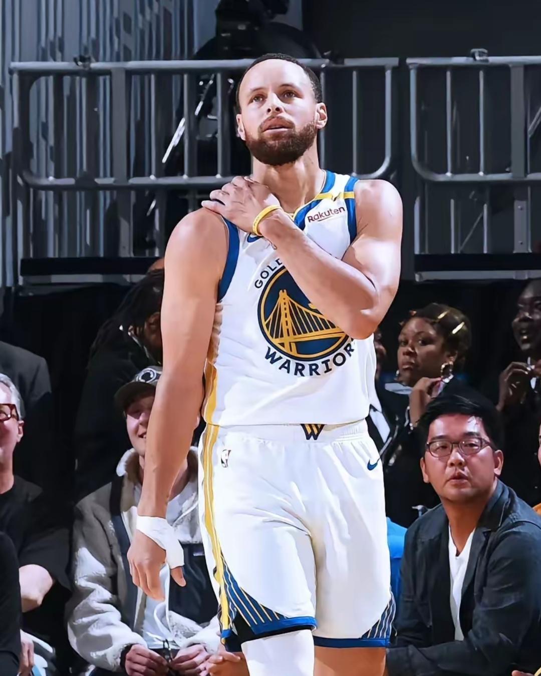 开云-库里连续二十场比赛得分超过表现优异，TL不断突破！-开云