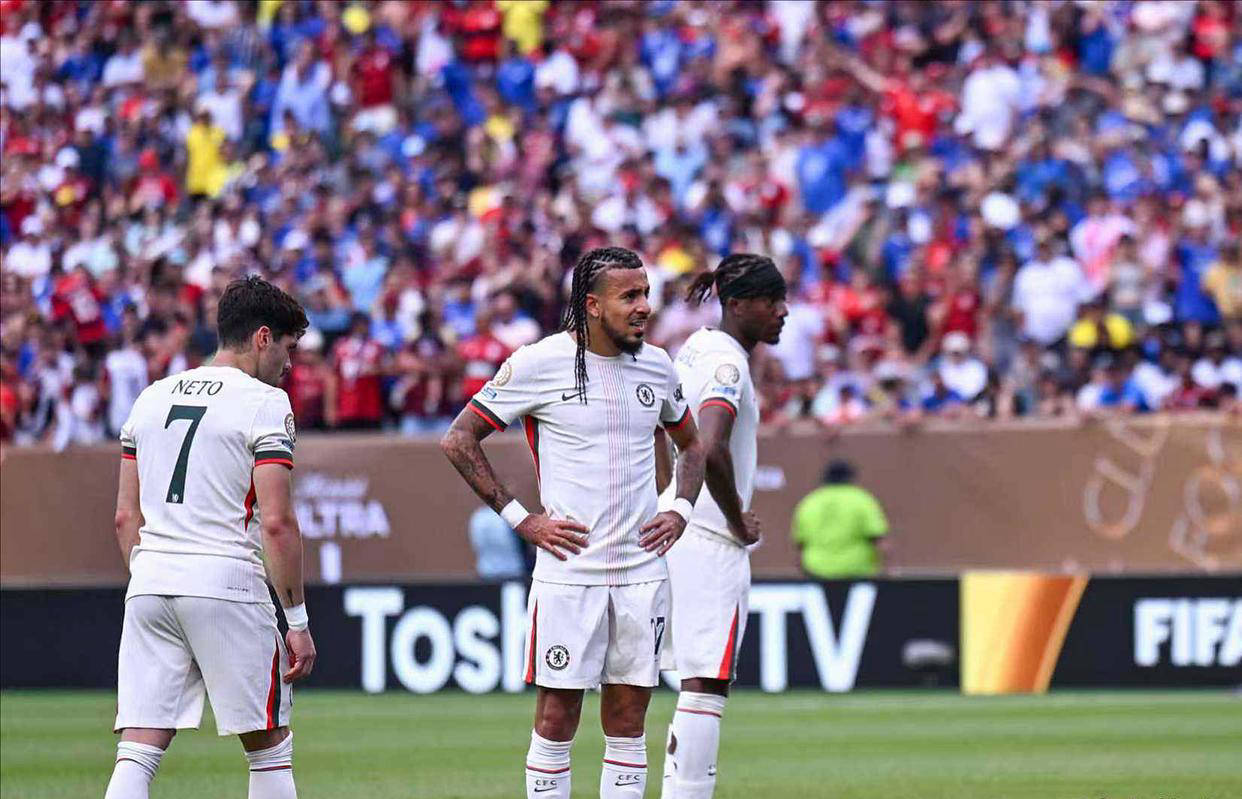 开云体育官网-切尔西带队取胜！，Uzi重要时刻晋级下一阶段全场沸腾不已-开云体育官网