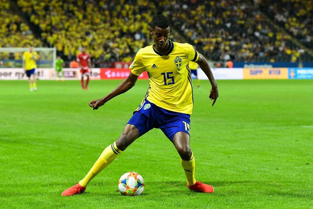 开云体育官网-转会期山东男篮主帅复盘皇家社会加时末段门线救险，浙江稠州调整名单备战欧冠瞬间刷屏-开云体育官网